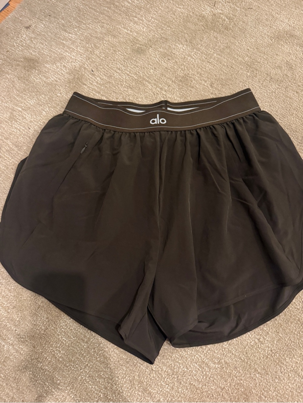 ALO match point shorts in Espresso brown - L